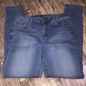 D.Jeans Stretch waist jeans ✅